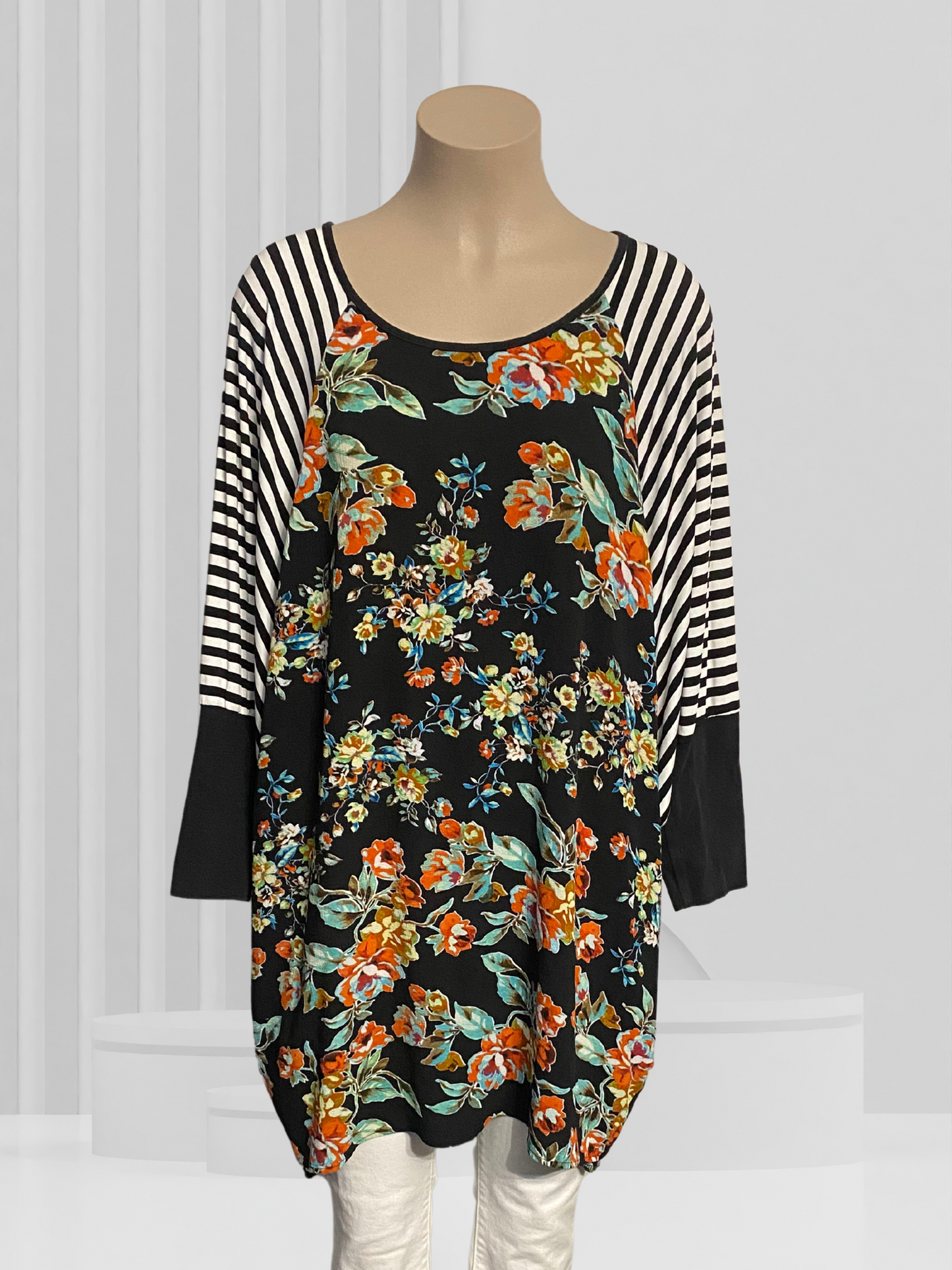 STELLA ROYAL Black & Floral Top Size 3 (20)