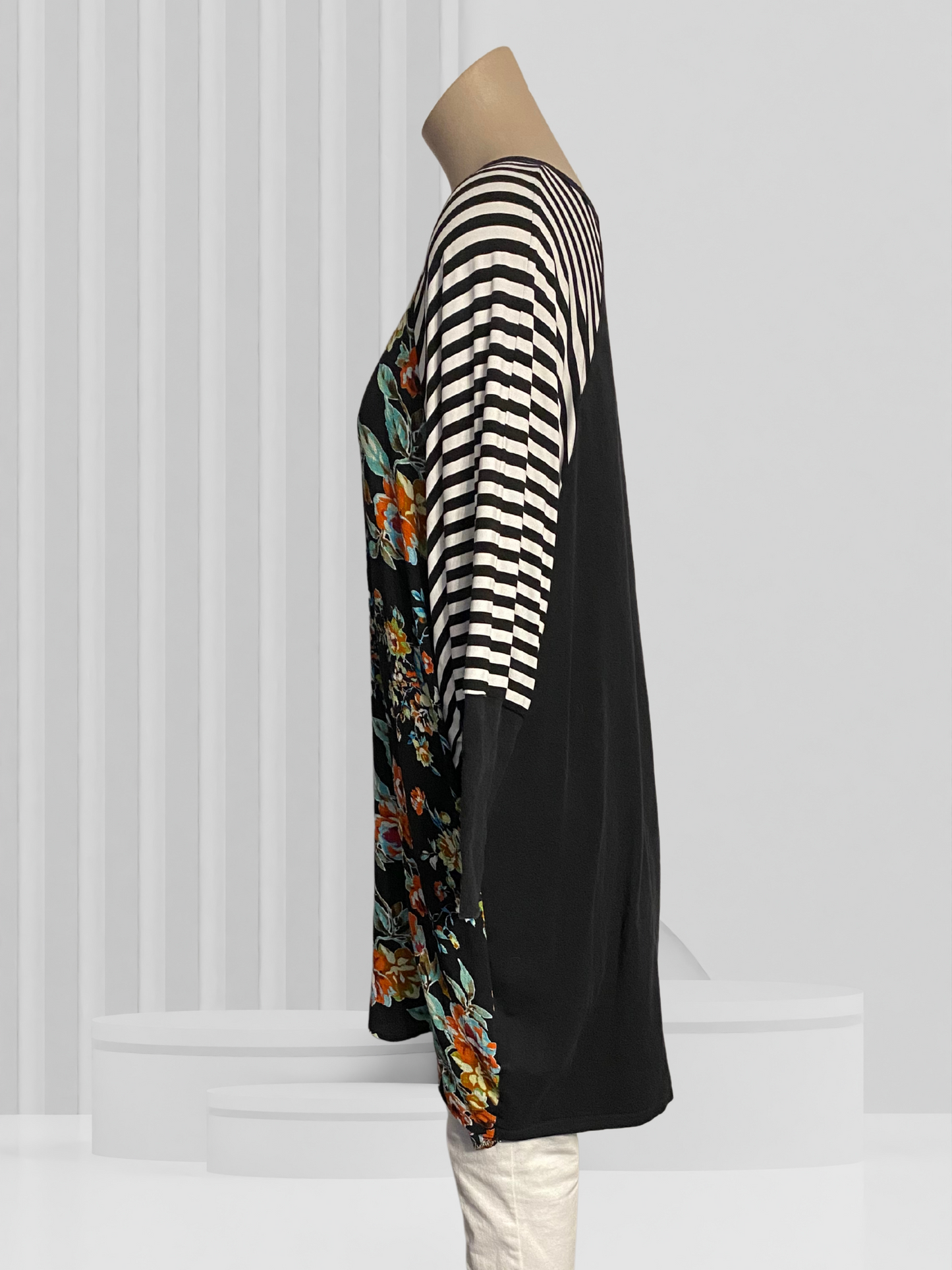 STELLA ROYAL Black & Floral Top Size 3 (20)