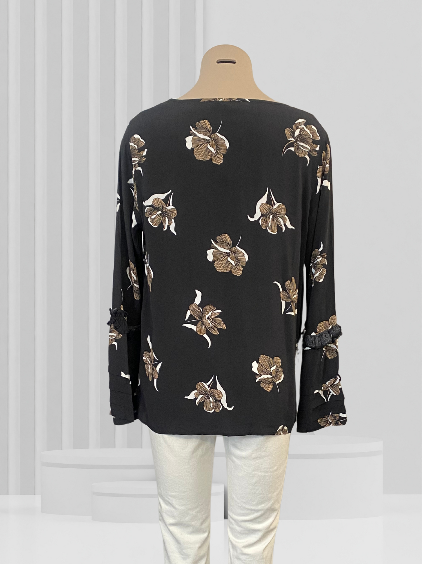 VASSALLI Black Floral Top Size 12