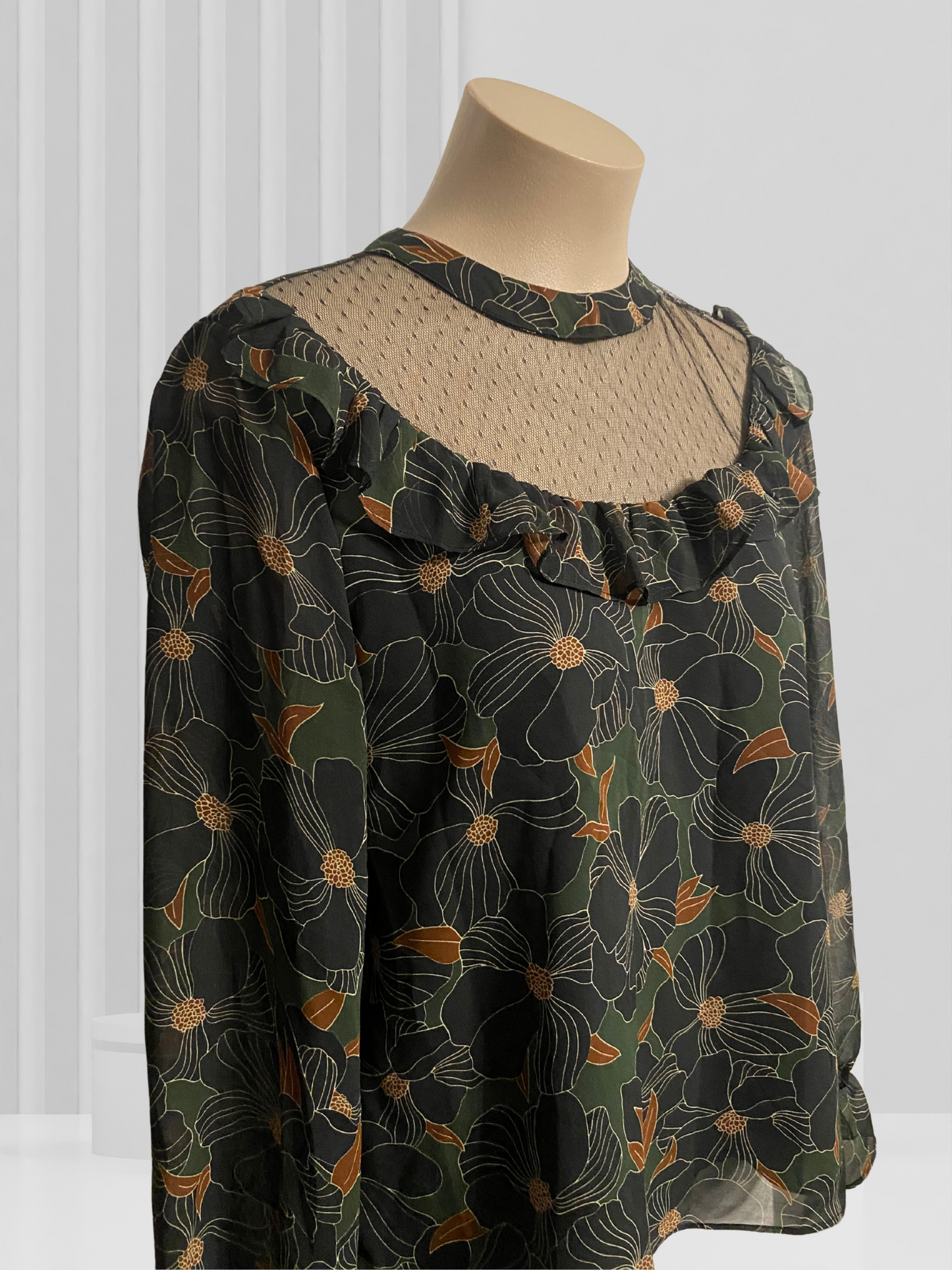 MOLLY BRACKEN Green Floral Top Size M