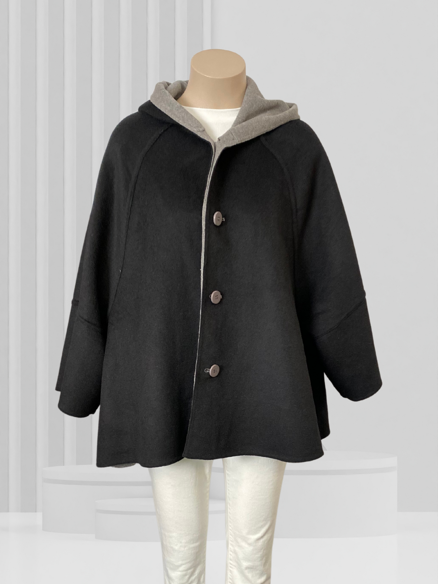 SABENA Silver/Black Reversible Cape O/S