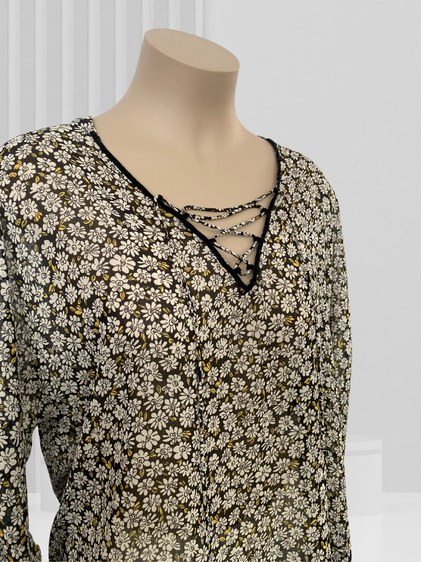 ZARA Black & White Floral Top Size L