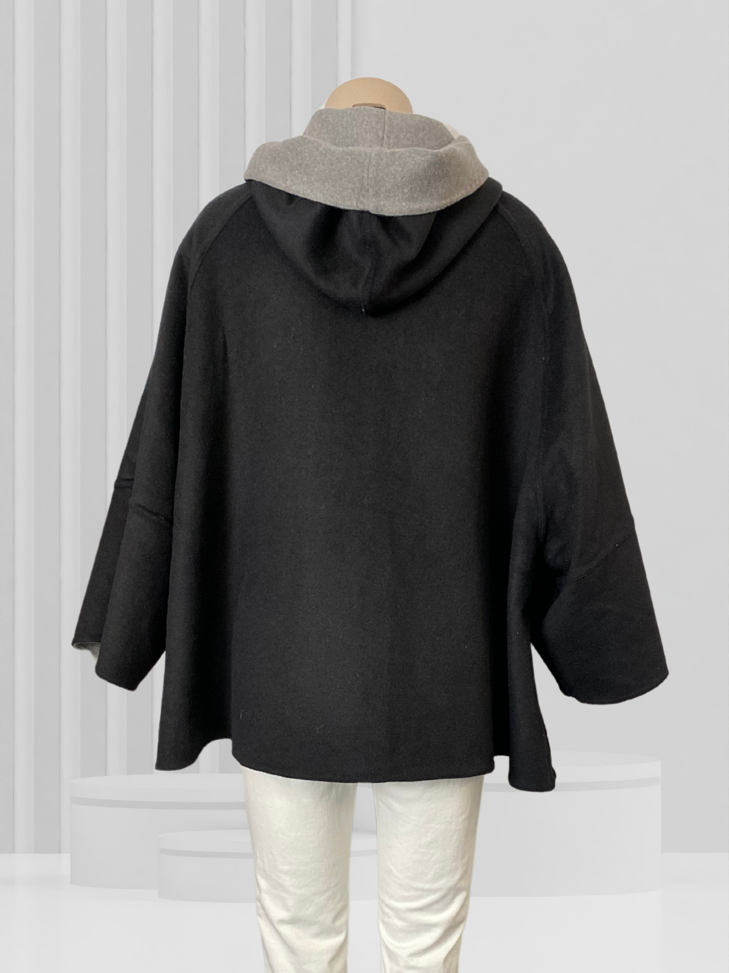 SABENA Silver/Black Reversible Cape O/S