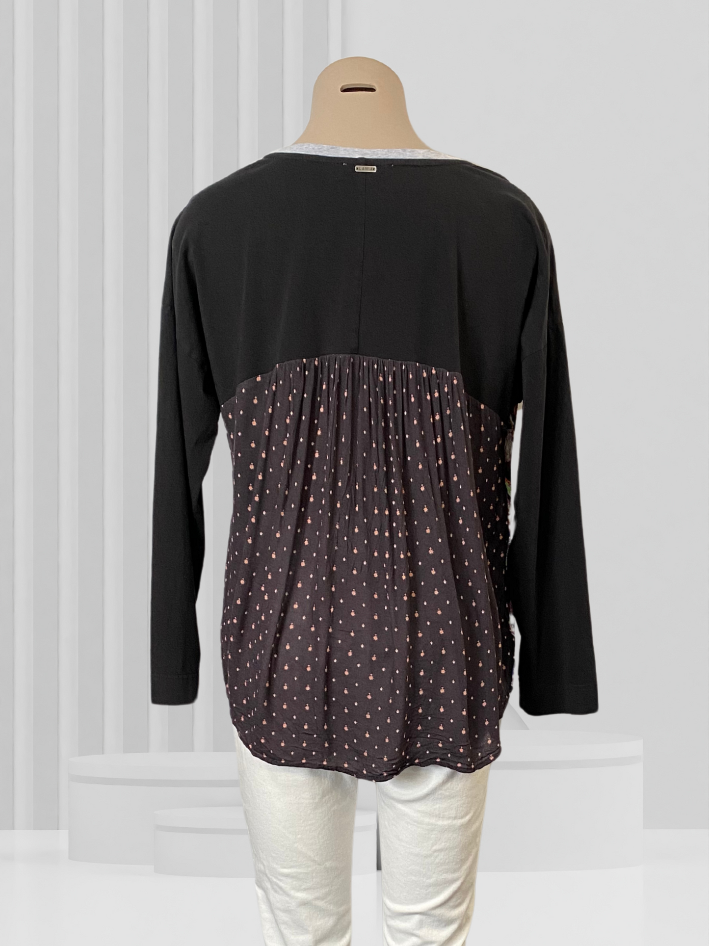 LANIA THE LABEL Black & Multi Top Size M