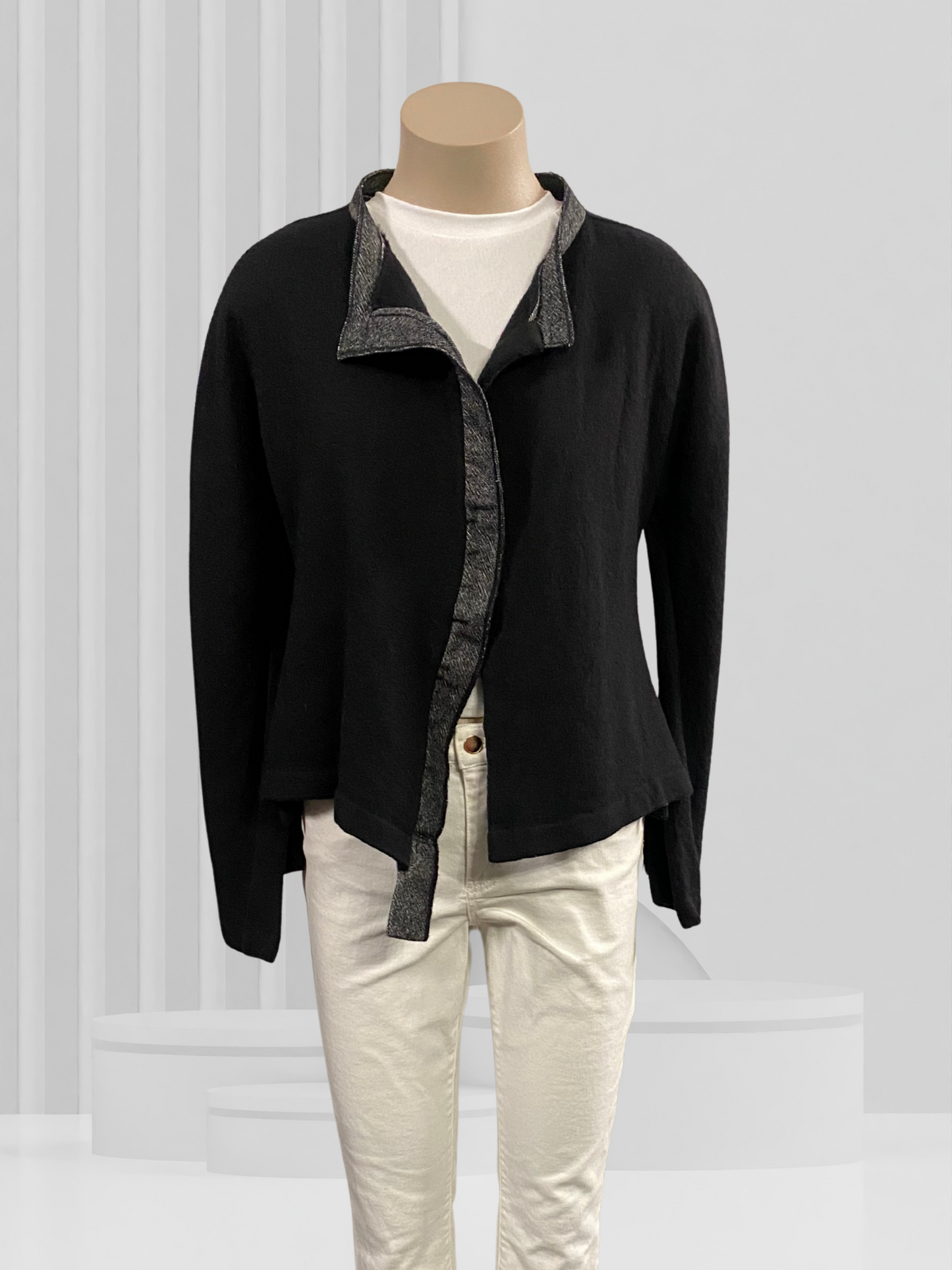 MILD RED Black Cardigan Size XL