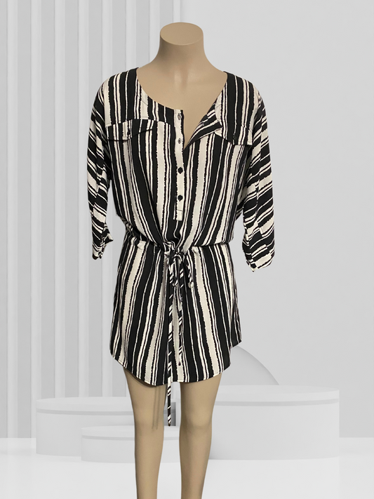 SEEKING LOLA Black & White Dress Size 8