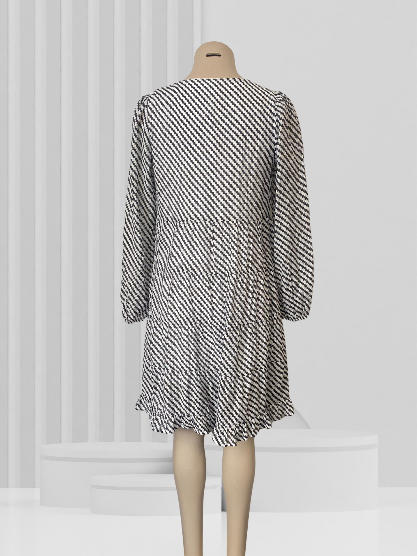 LEO+BE Black & White Dress Size 8