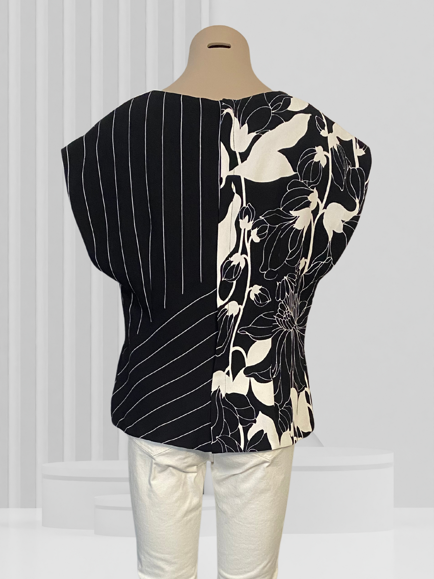 VERONIKA MAINE Black & White Top Size 14