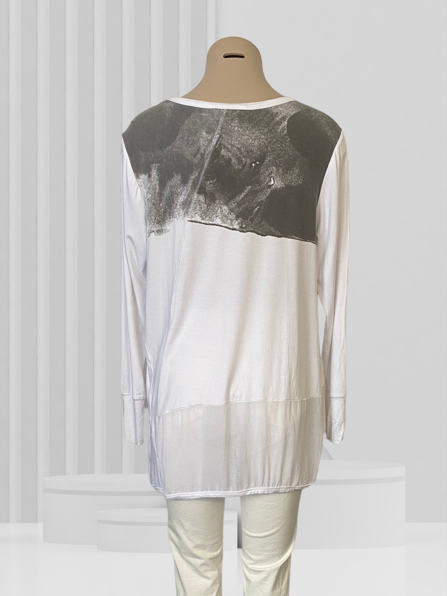 VEGO White & Grey Top Size L