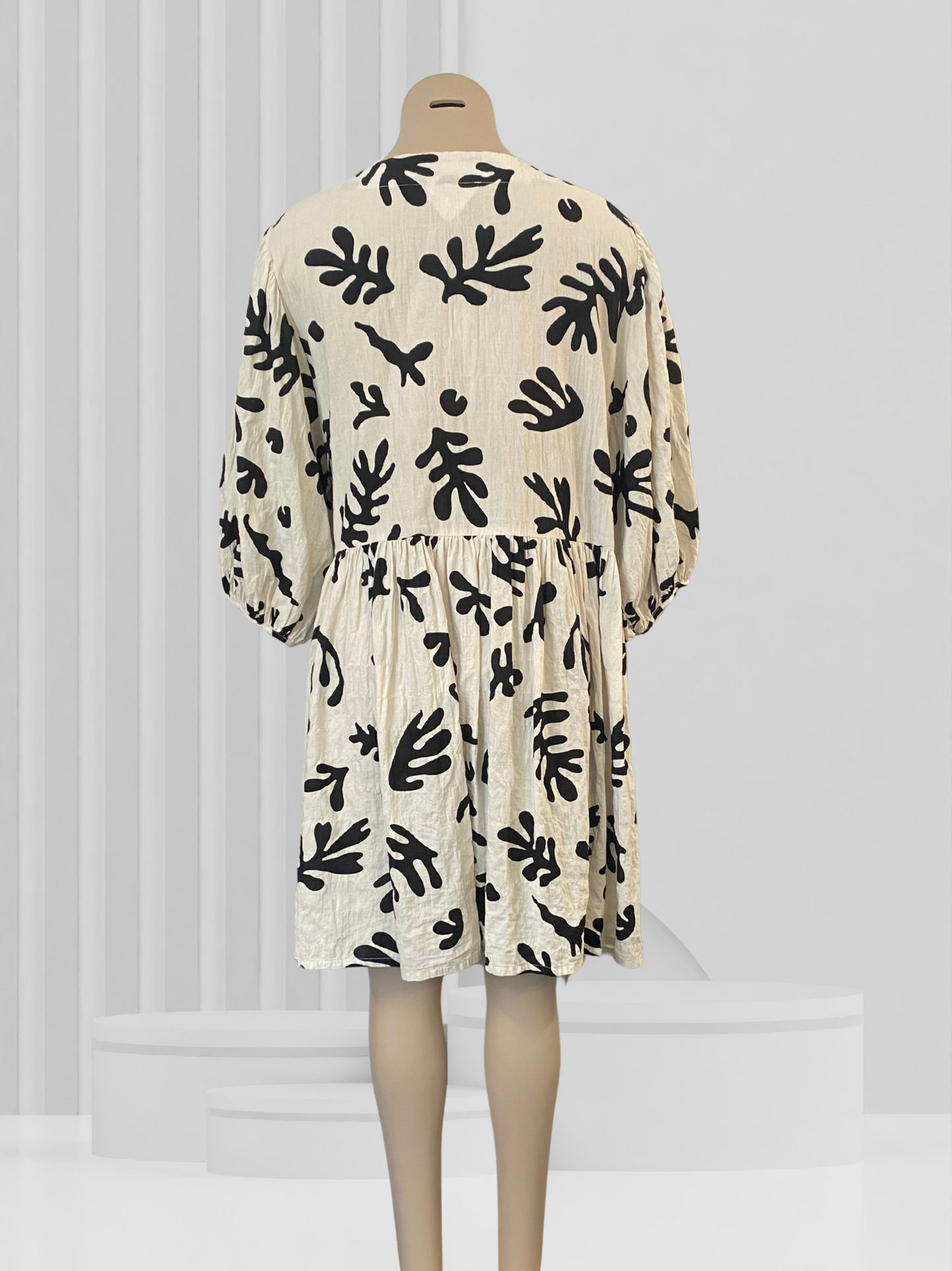 MINERAL Cream Dress Size 20
