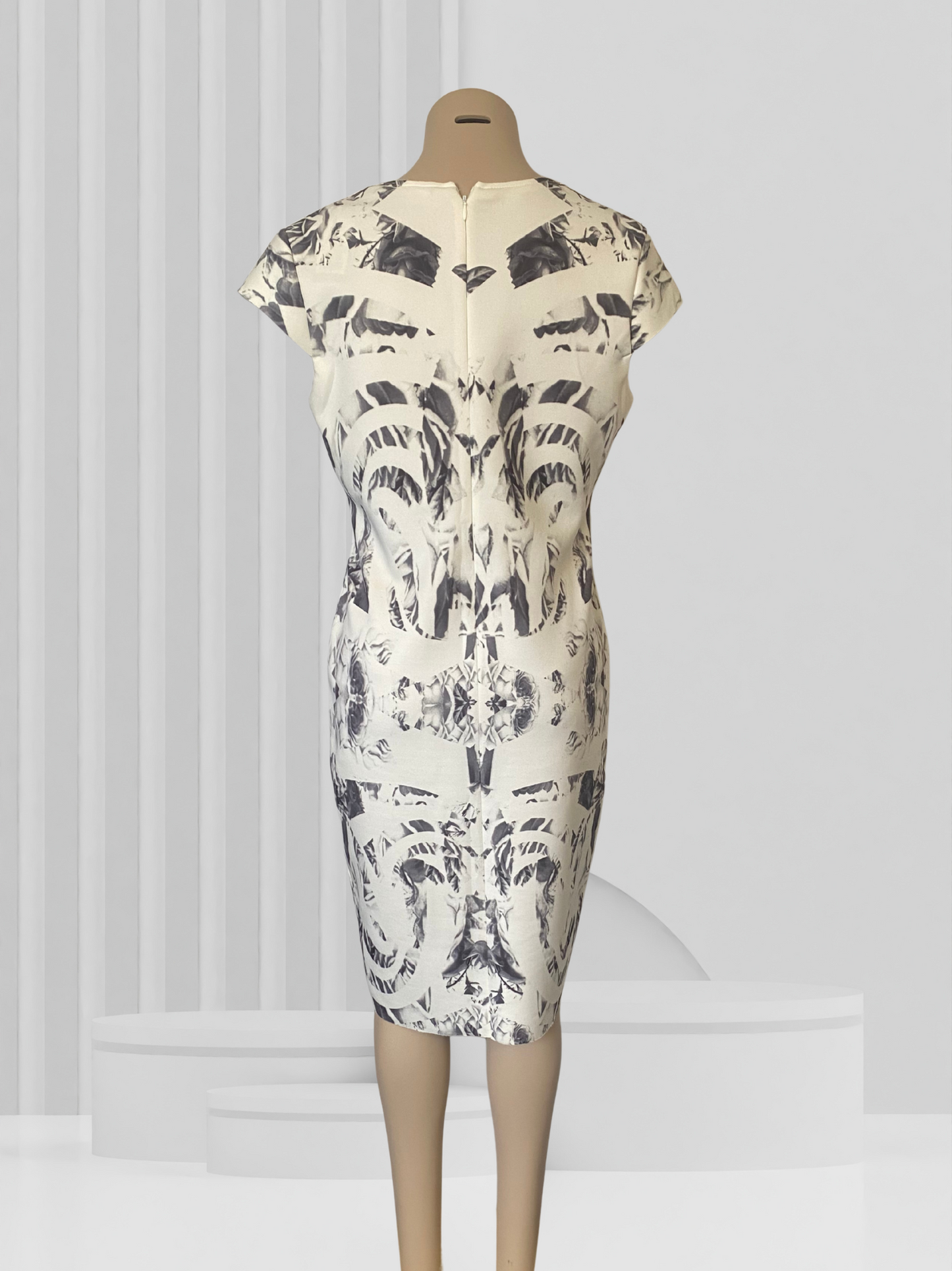 DECJUBA White & Grey Dress Size 14