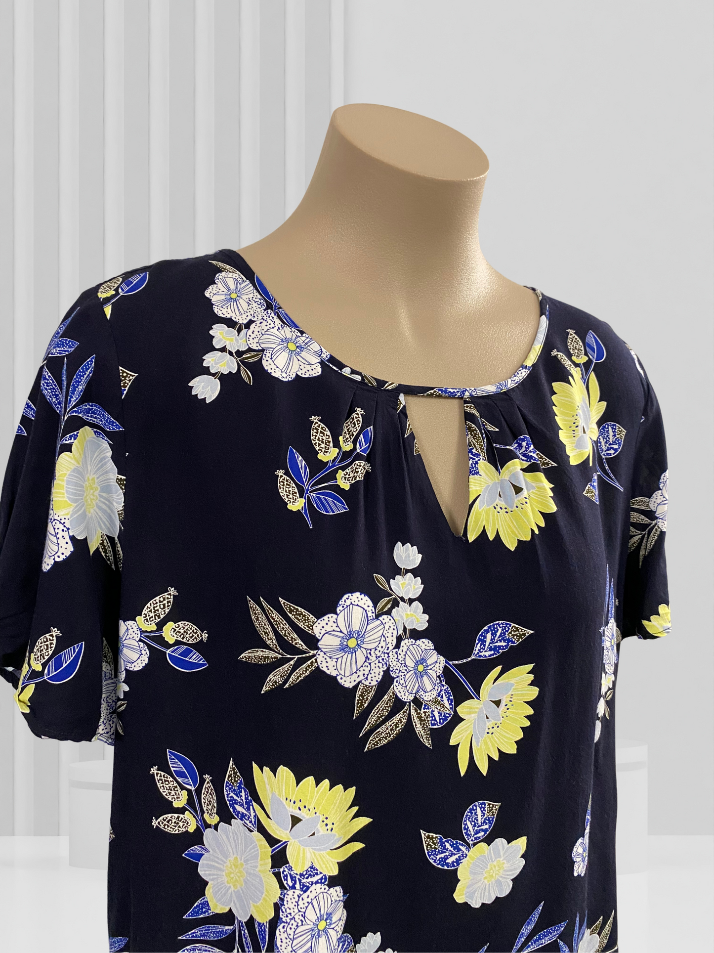 JACQUI.E Navy & Yellow Top Size 16