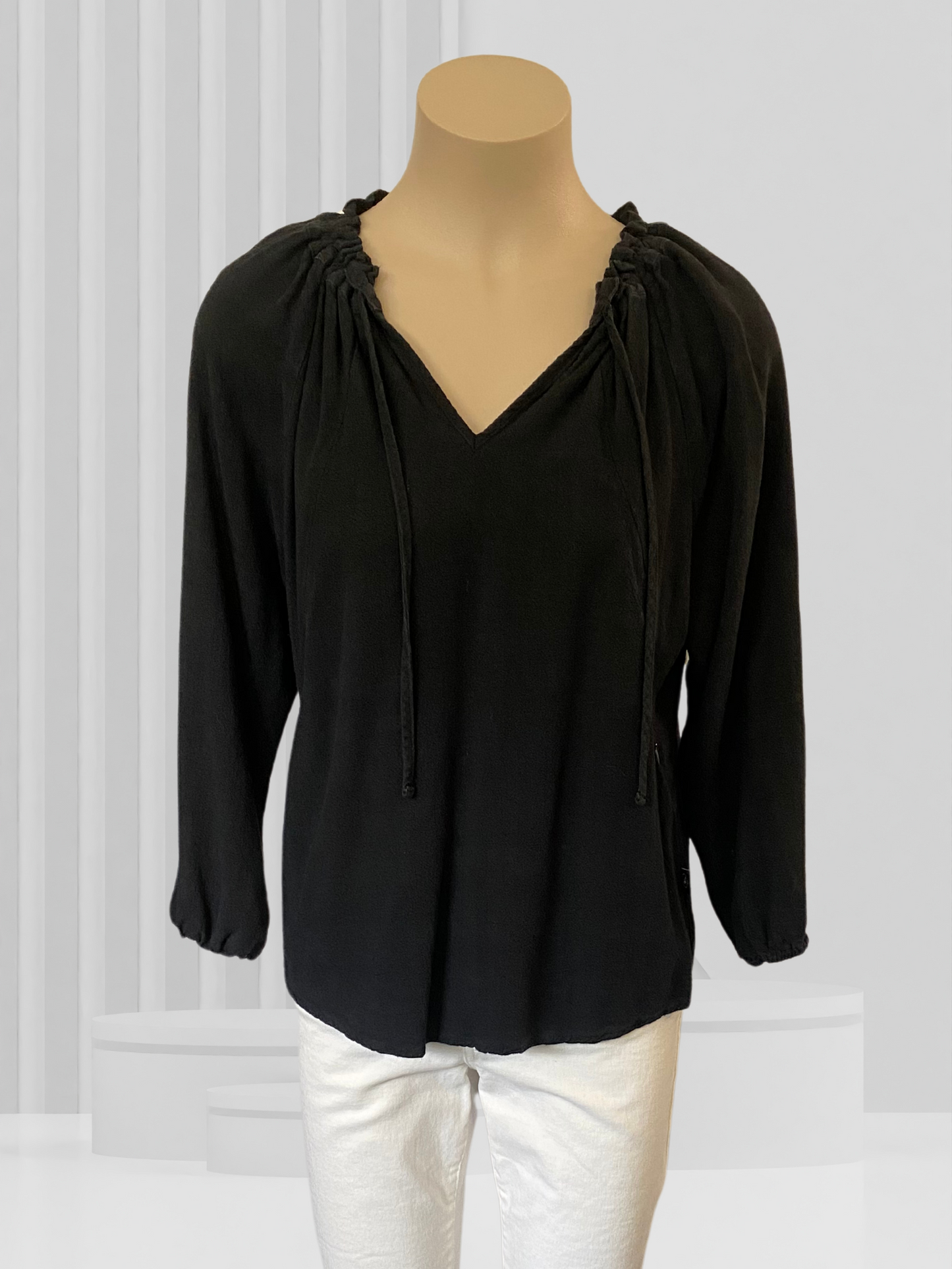 ADDISON Black Top Size 6