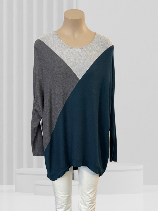 WILD CHILD Grey/Green Top Size XL