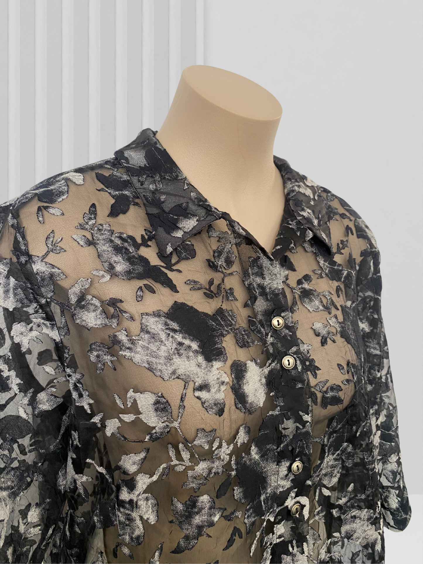 VANILLA Black & White Top Size 14